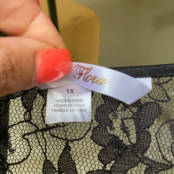 Black Robe - Picture 9 of 9